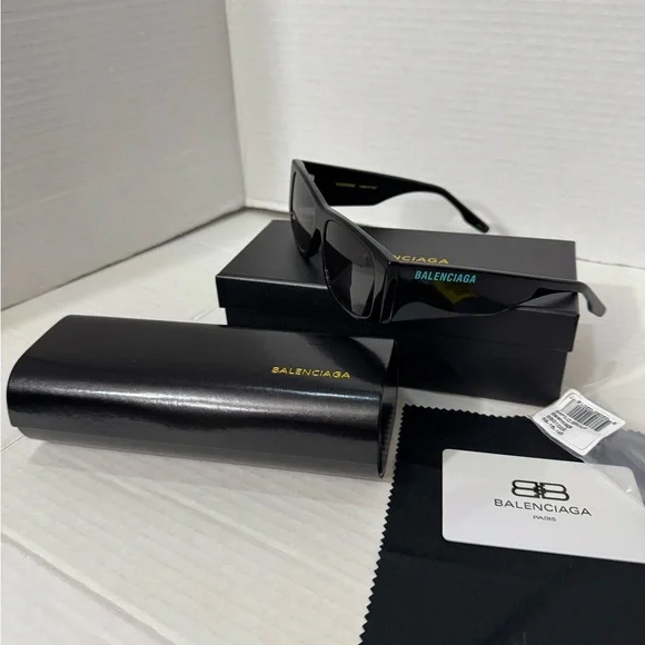 BALENCIAGA Rectangular Black Frame Grey Lenses Size 56mm Unisex Sunglasses NEW - Picture 8 of 12